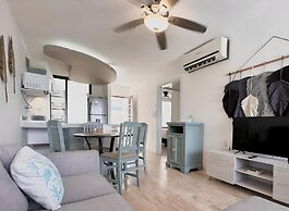 Beachfront and Ocean View Apartment