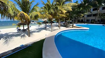 Beachfront and Ocean View Apartment