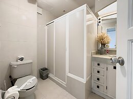 Beachfront and Ocean View Apartment