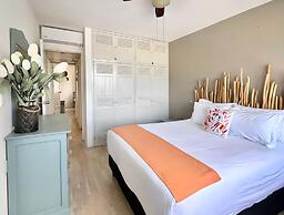 Beachfront and Ocean View Apartment