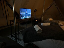 Cozy Hot Tent With Log Burner & Hot Tub Left Tent