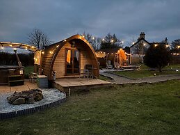 Cozy Hot Tent With Log Burner & Hot Tub Left Tent