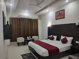 The Leisure Cave Premier