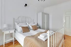 Old Town View - Green Gate by Downtown Apartments