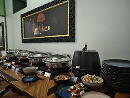 Bel Abri Colonial Living