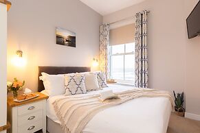 Clarence Gardens Hotel