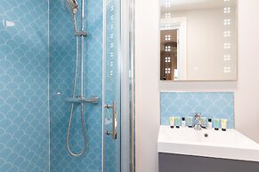 Clarence Gardens Hotel