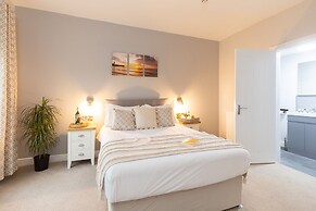 Clarence Gardens Hotel