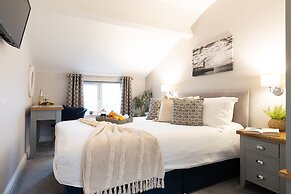 Clarence Gardens Hotel