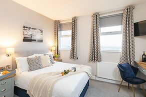 Clarence Gardens Hotel