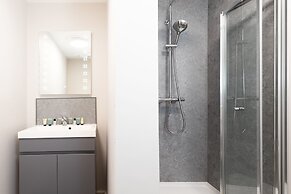 Clarence Gardens Hotel