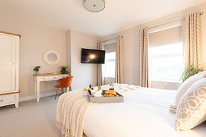 Clarence Gardens Hotel