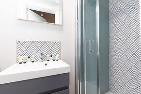 Clarence Gardens Hotel