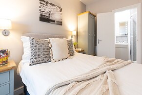 Clarence Gardens Hotel