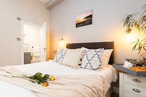 Clarence Gardens Hotel