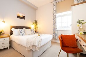 Clarence Gardens Hotel