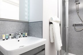 Clarence Gardens Hotel