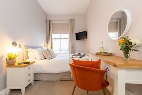 Clarence Gardens Hotel