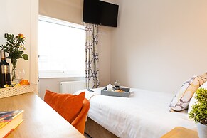 Clarence Gardens Hotel