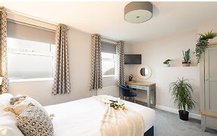 Clarence Gardens Hotel