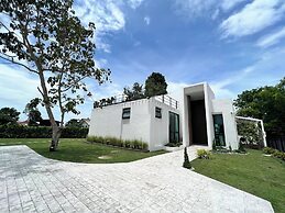 168 Garden Pool Villa