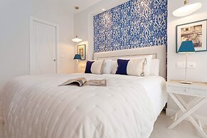 Genteel Home Plaza del Teatro