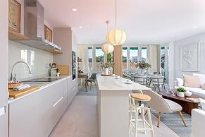 Genteel Home Plaza del Teatro