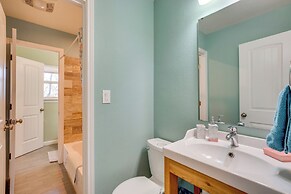 Serene Valley Views: Lake Texoma Retreat