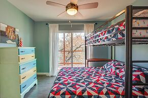 Serene Valley Views: Lake Texoma Retreat