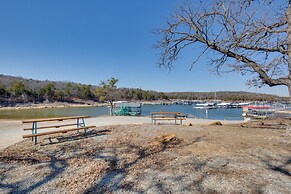 Serene Valley Views: Lake Texoma Retreat