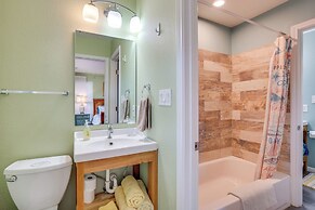 Serene Valley Views: Lake Texoma Retreat