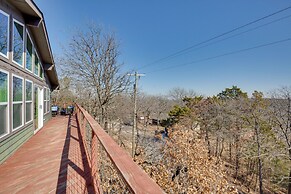Serene Valley Views: Lake Texoma Retreat