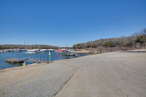 Serene Valley Views: Lake Texoma Retreat