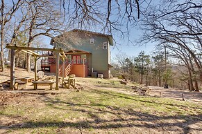 Serene Valley Views: Lake Texoma Retreat