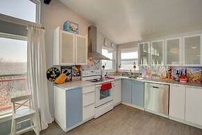 Serene Valley Views: Lake Texoma Retreat