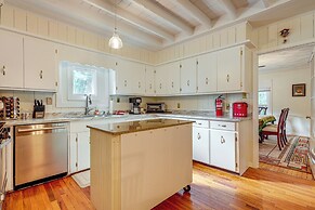 2 Mi to Fairhope Pier: Home w/ Large Yard!