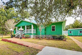 2 Mi to Fairhope Pier: Home w/ Large Yard!