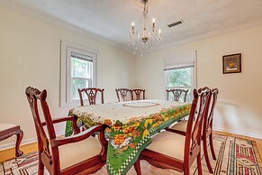 2 Mi to Fairhope Pier: Home w/ Large Yard!