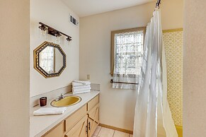 4 Mi to Lake Access: Pet-friendly Home in Bismarck