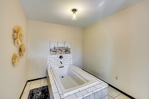 4 Mi to Lake Access: Pet-friendly Home in Bismarck