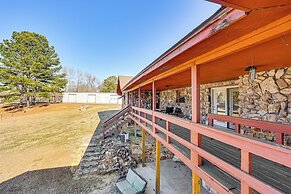 4 Mi to Lake Access: Pet-friendly Home in Bismarck