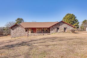 4 Mi to Lake Access: Pet-friendly Home in Bismarck