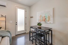 < 2 Mi to Dtwn: Modern Townhome in Knoxville
