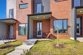 < 2 Mi to Dtwn: Modern Townhome in Knoxville