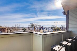 < 2 Mi to Dtwn: Modern Townhome in Knoxville