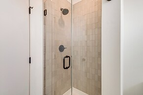 < 2 Mi to Dtwn: Modern Townhome in Knoxville