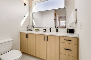 < 2 Mi to Dtwn: Modern Townhome in Knoxville