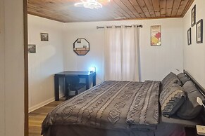 Deck & 2-acre Yard: Quiet Getaway in Crandall!
