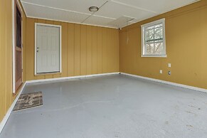 Deck & 2-acre Yard: Quiet Getaway in Crandall!