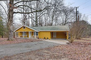 Deck & 2-acre Yard: Quiet Getaway in Crandall!